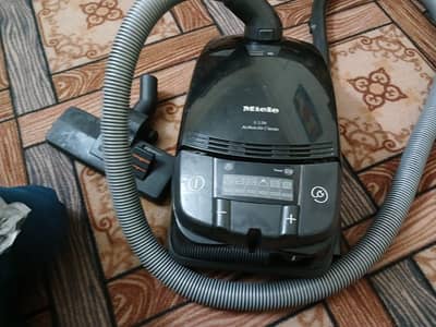 Miele S536 - Powerful Vacuum Cleaner for Sale