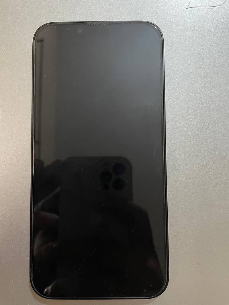 Apple iPhone 16e 4