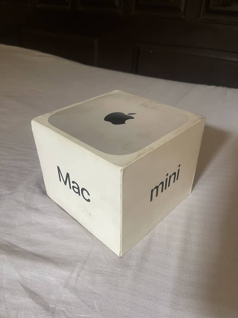 Apple Mac Mini M4 complete box 3