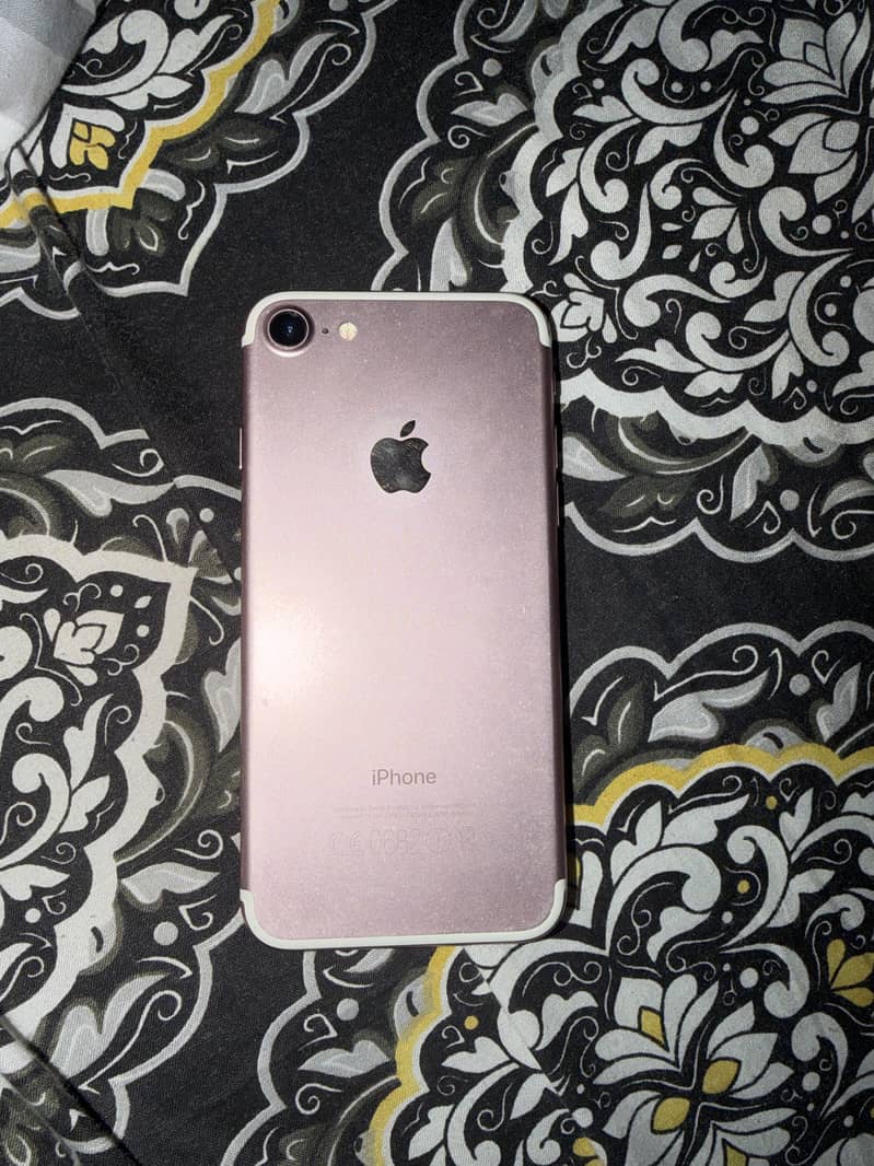 Apple iPhone 7 0