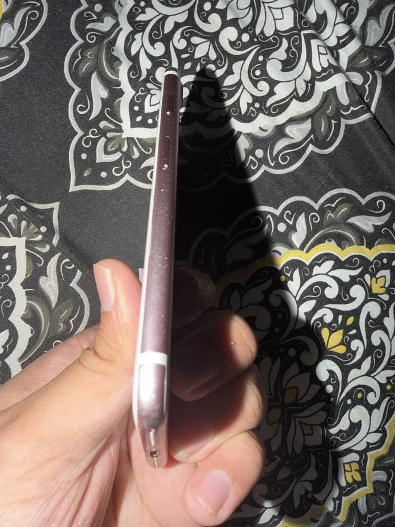 Apple iPhone 7 2