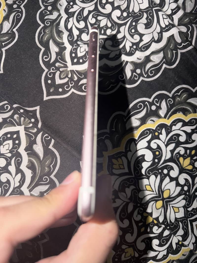 Apple iPhone 7 3