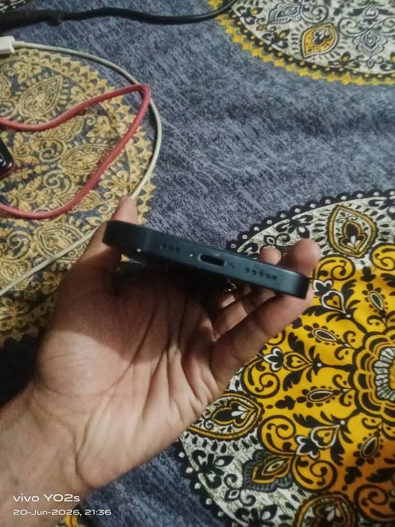 Apple iPhone 13 2