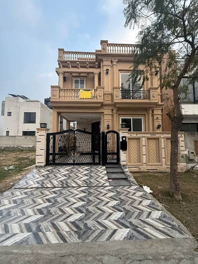 5 Marla Beautiful House for Rent With Wapda Light And Soi Gass in Khayaban-e-Amin, Lahore
