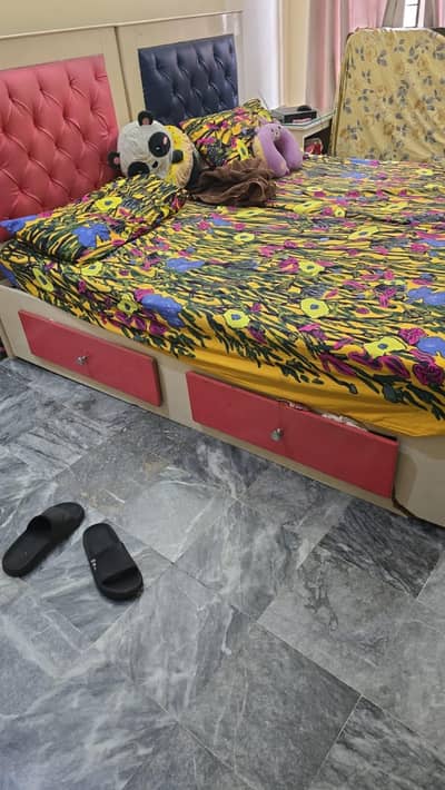 2 Single Beds
