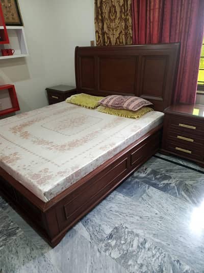 King size bed set New Condition with side tables and dressing table
