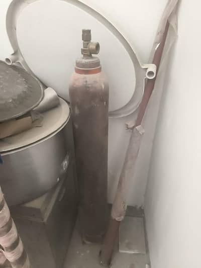 Old Oxygen Cylinder for Sale – Good Condition