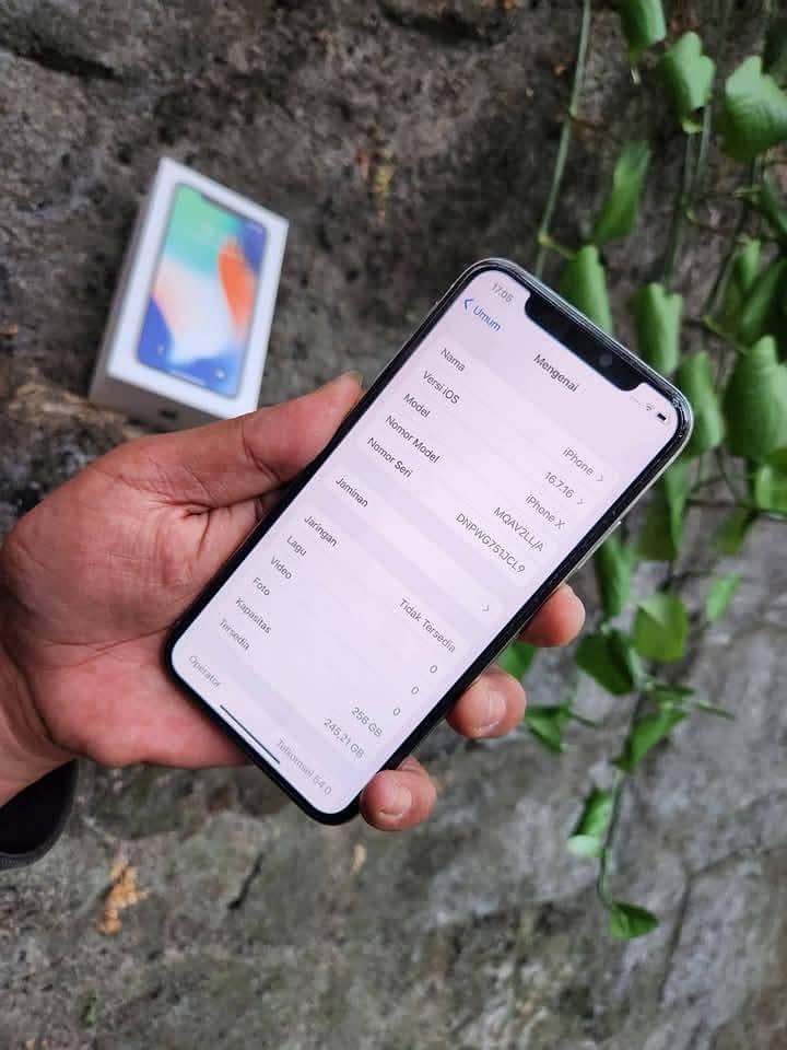 Apple iPhone X 4