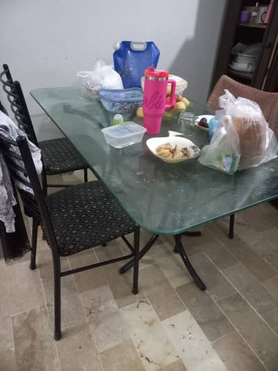 din8ng table and wooden devider