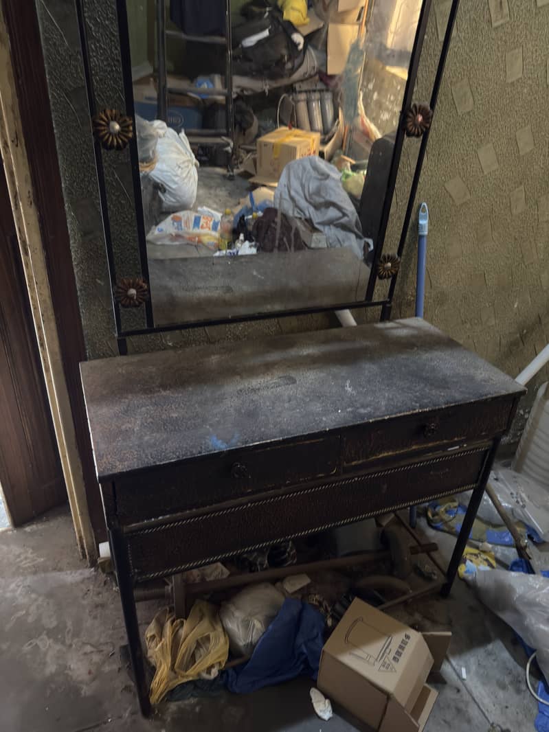 Iron Dressing Table 1