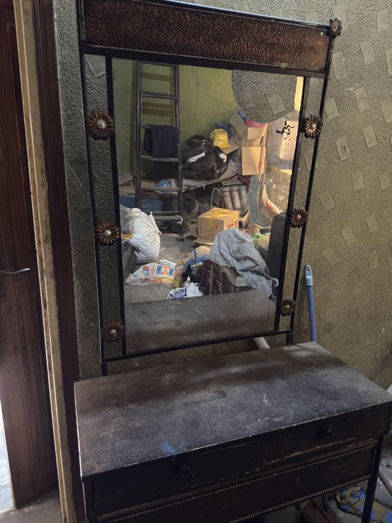 Iron Dressing Table 2