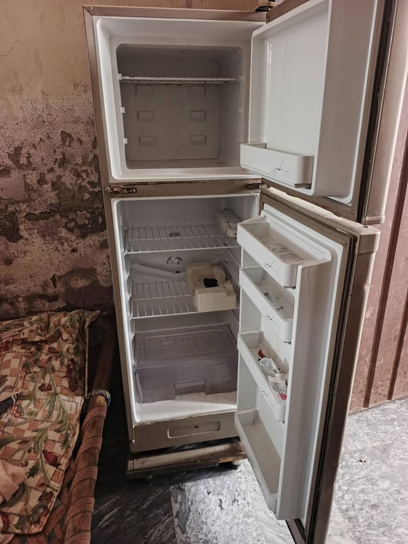 dawlance fridge 1