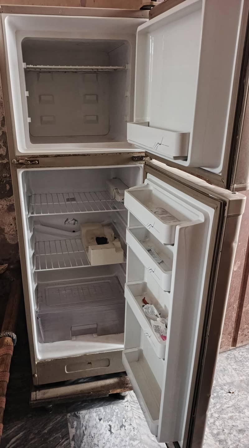 dawlance fridge 2