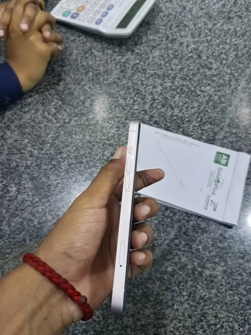 Apple iPhone 13 1