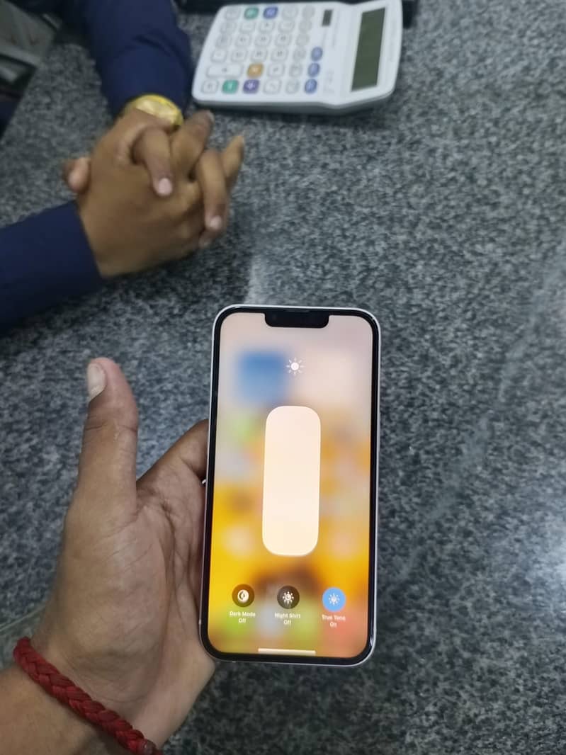 Apple iPhone 13 4