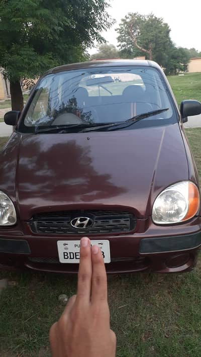 Hyundai Santro 2008 army person car