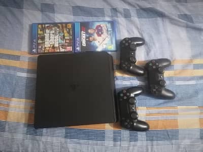 ps4 silm with 3 controller and 2 games one gta 5 and one fifa19