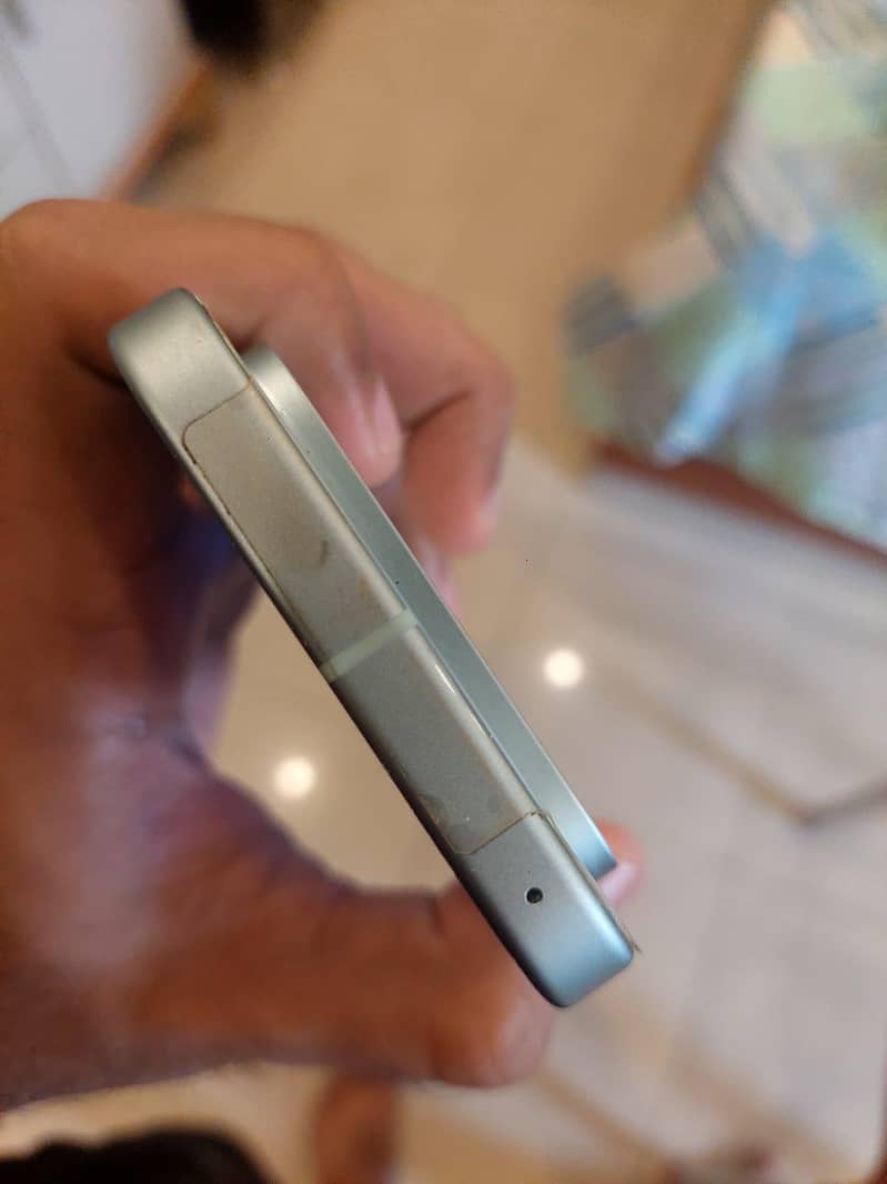 Google Pixel 9 4