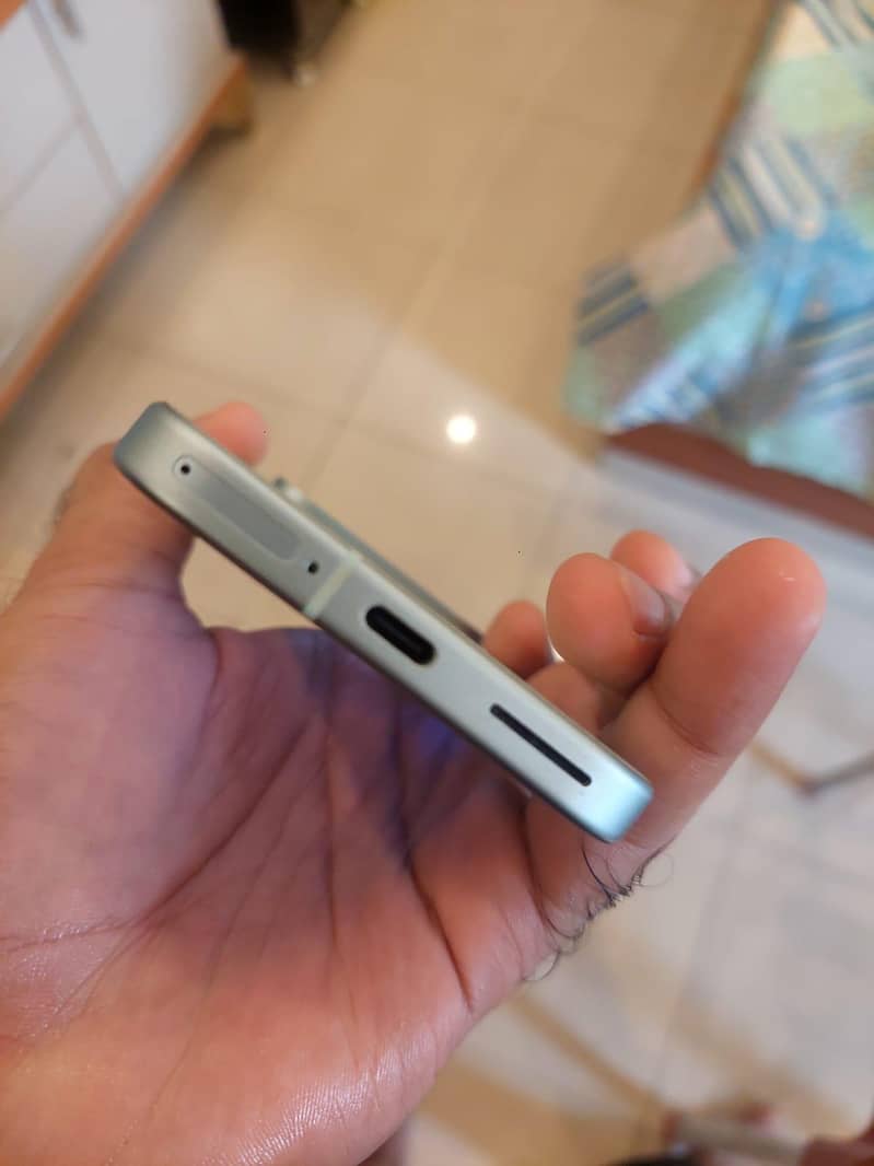 Google Pixel 9 6