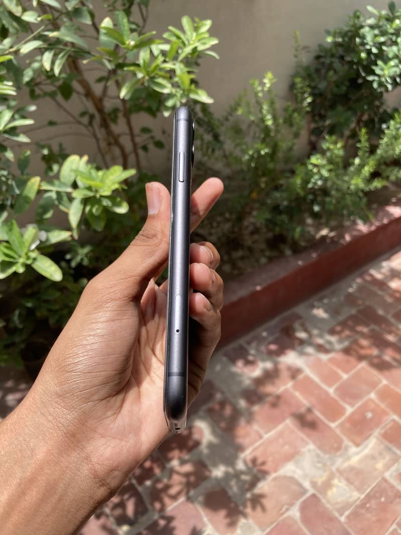 iPhone 11 3