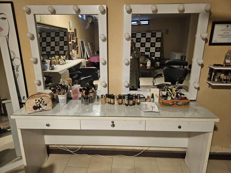 Salon stuff 4