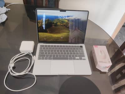 MacBook Air M3 224 like new