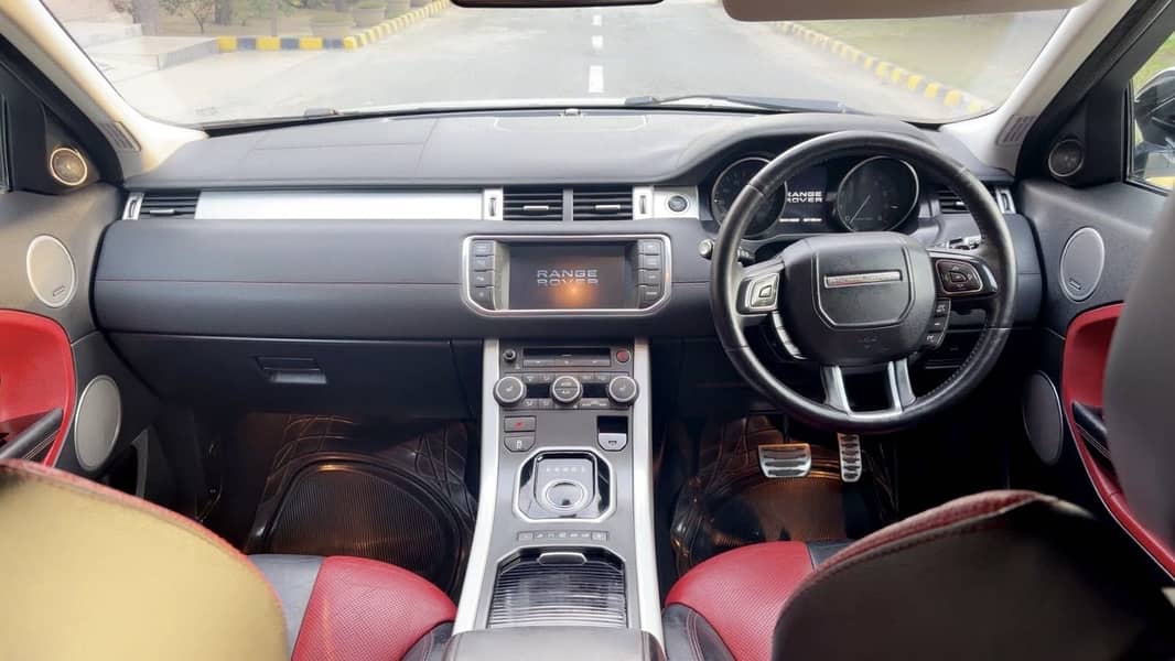 Range Rover Evoque. 13