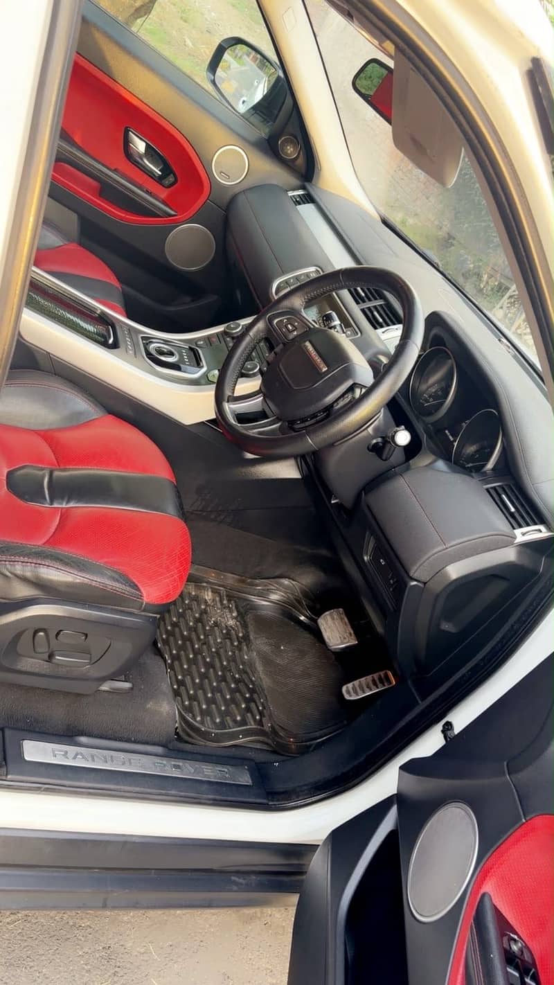 Range Rover Evoque. 18