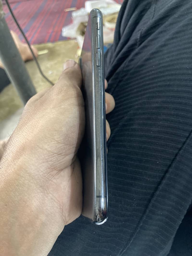 Apple iPhone X 3
