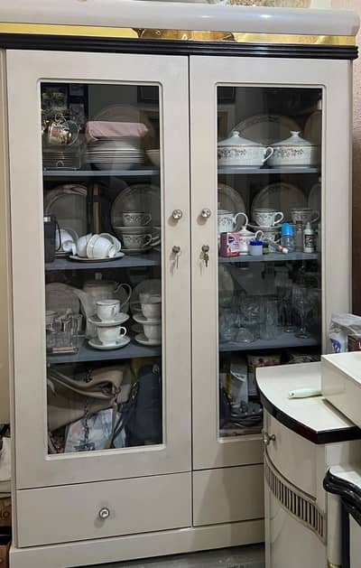 showcase for crockery