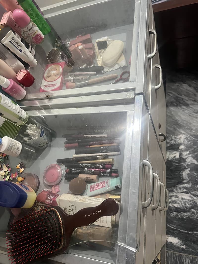 Trending dressing table 2