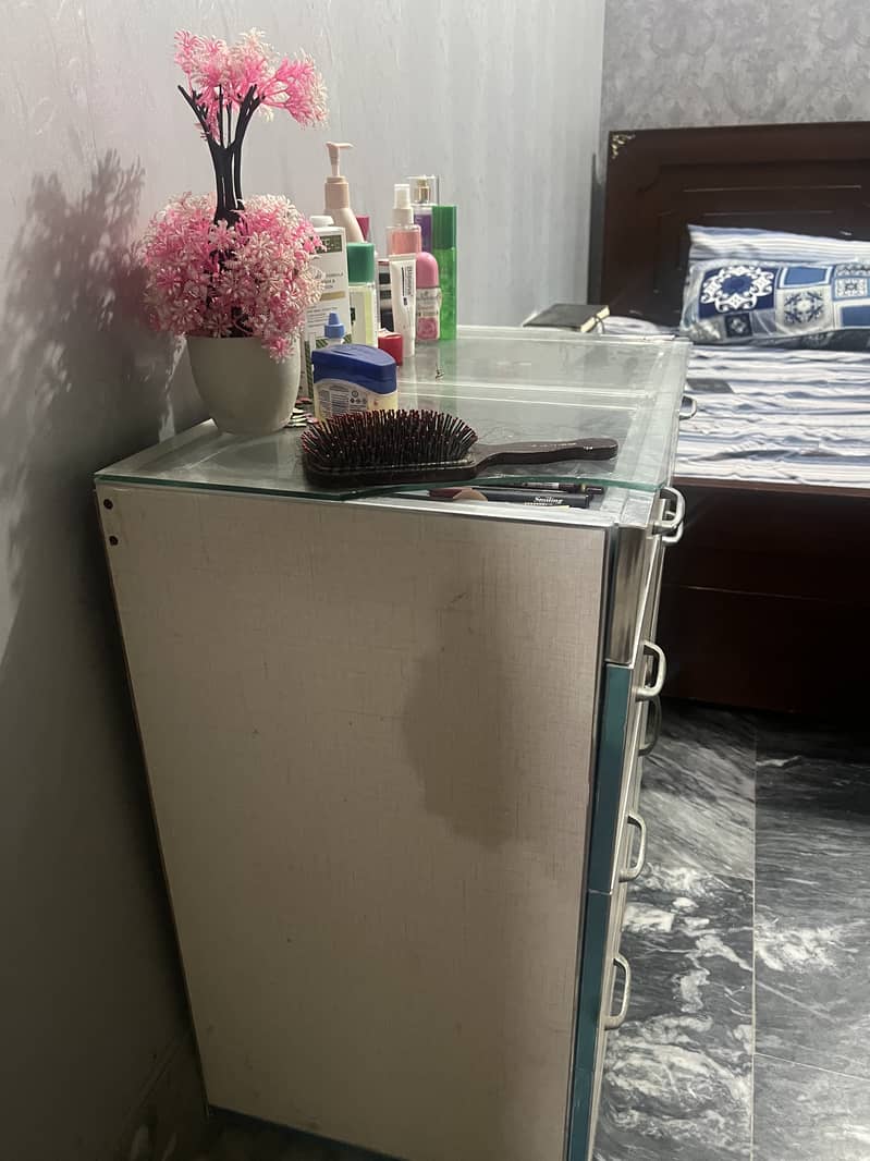 Trending dressing table 3