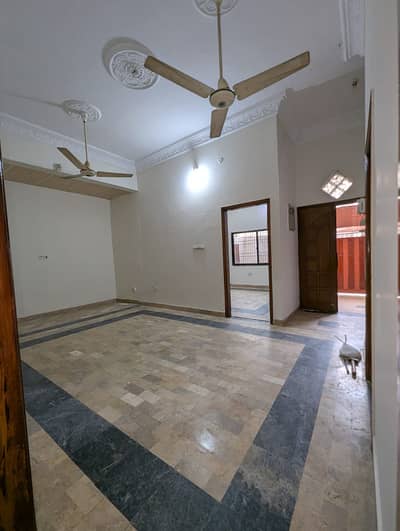 three bed lounge portion for rent in johar