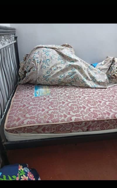 iron queen bed
