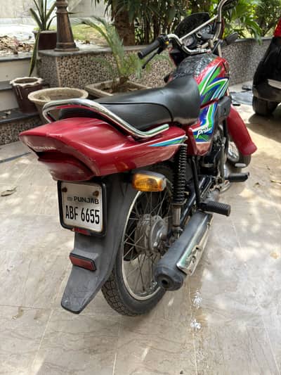 Honda Pridor Red