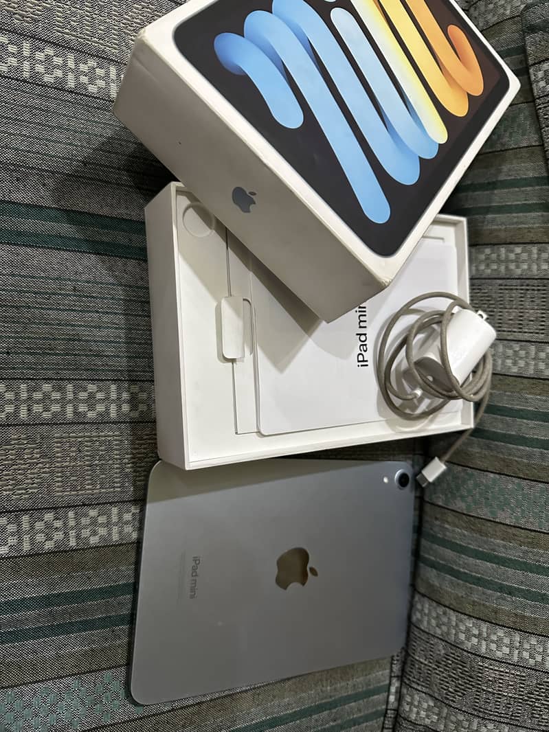 Ipad mini 7 with box 8