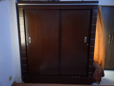 two door wardrobe/Almirah
