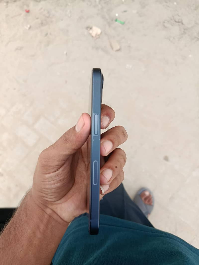 Apple iPhone 13 3
