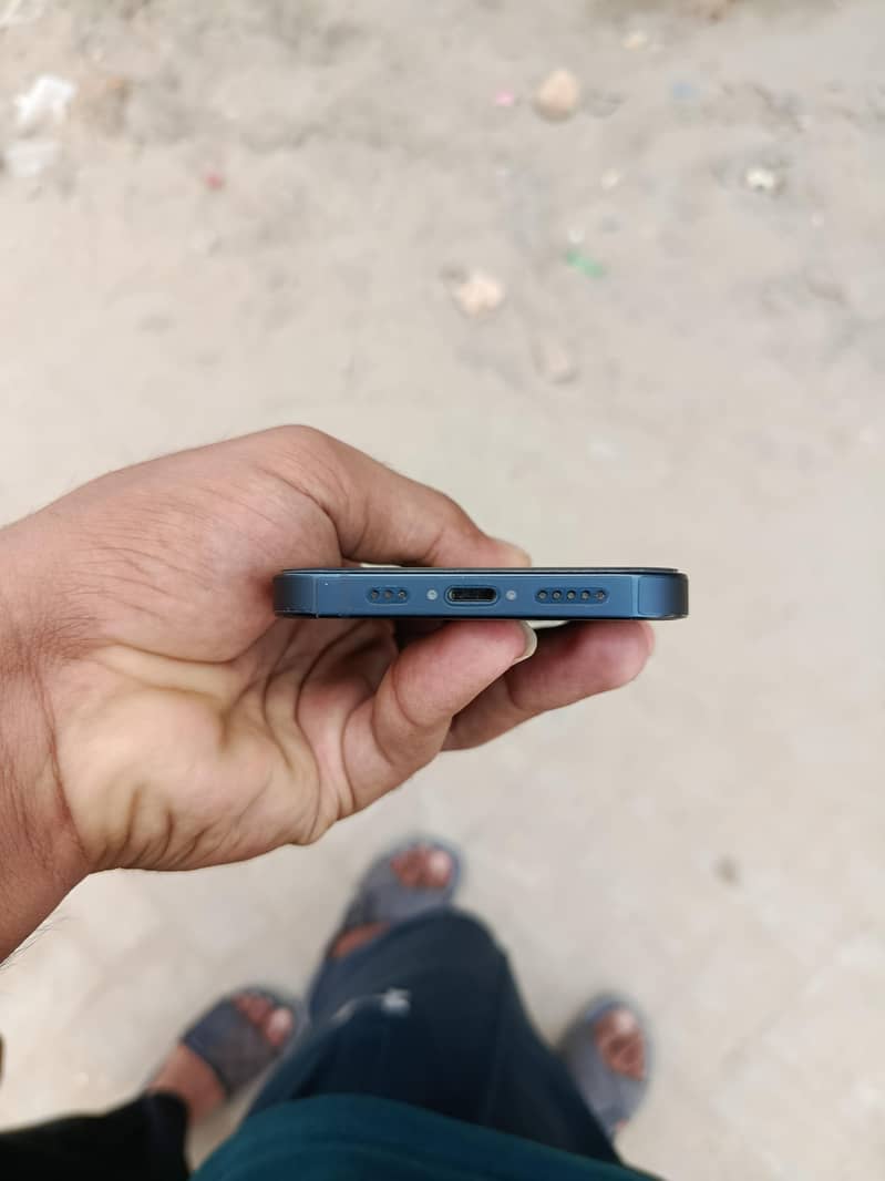 Apple iPhone 13 4