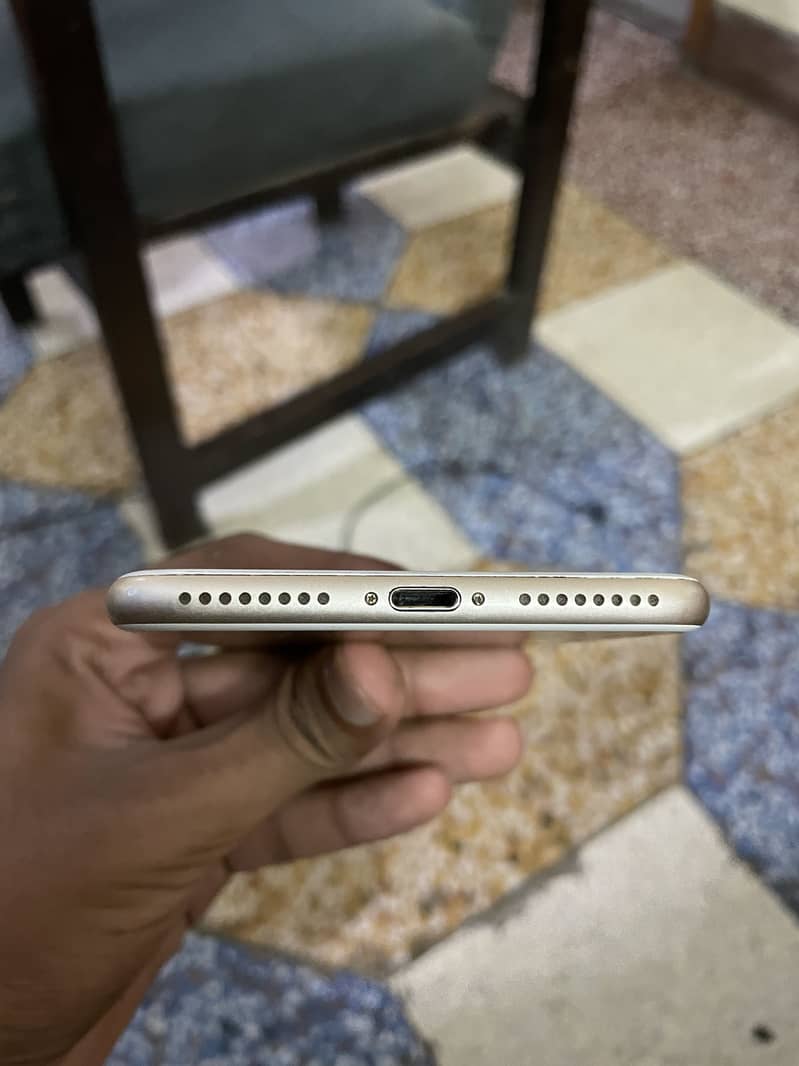 Apple iPhone 7 Plus 5