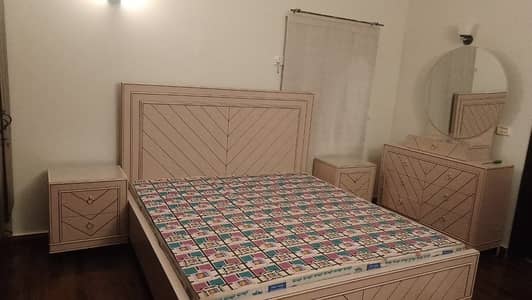 Elegant Wooden Bedroom Set - Kingsize Bed  + 2 side tables - dressing