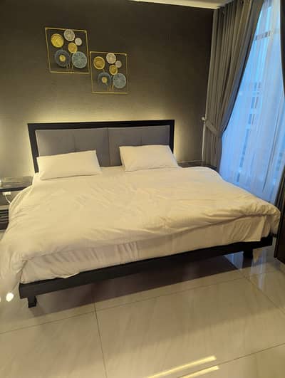 1 Bedroom VIP Full furnish flat per day available in Bahria town Lahore 0300 4561276