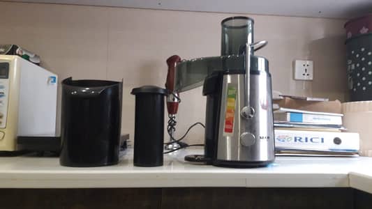 SECO Electric Juicer Machine – Excellent Condition (8.5/10)