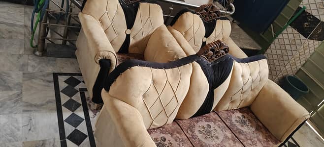 Used 5 sitter sofa for urgent sale