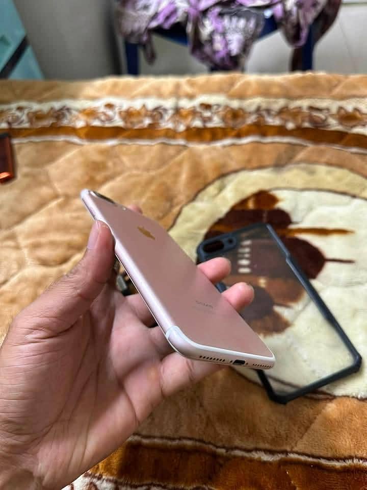 Apple iPhone 7 Plus 2