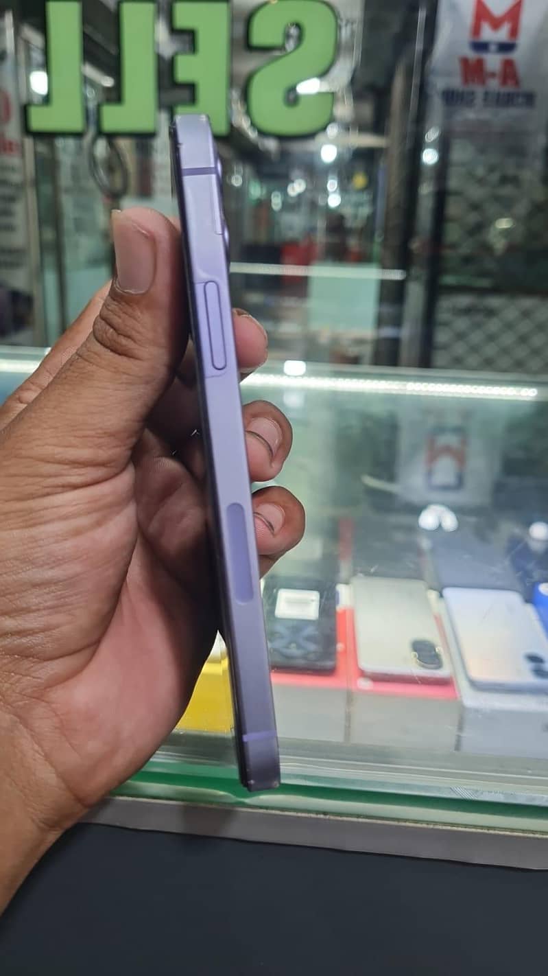 Apple iPhone 12 4
