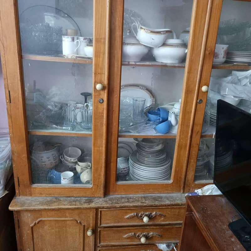 cupboard+showcase 1