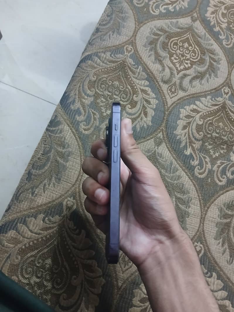 iPhone 14 Pro 4