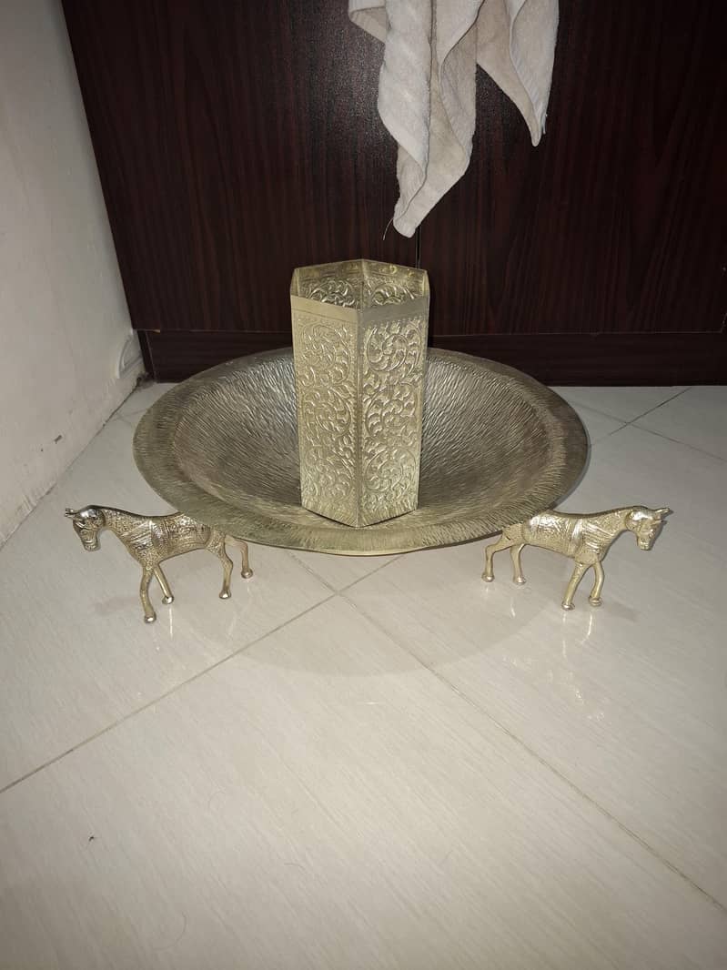 table show piece 4