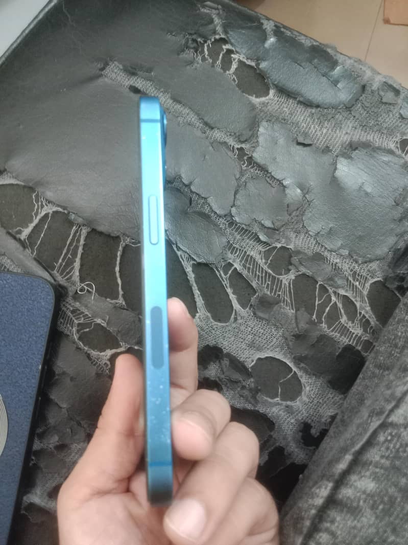 Apple iPhone 13 0